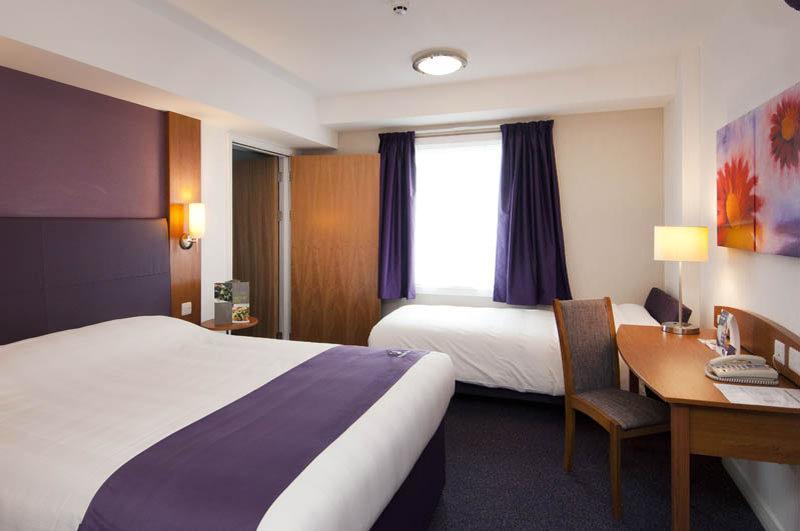 Premier Inn Бернлі Екстер'єр фото